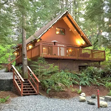 Snowline Cabin 98 A Pet Friendly Cabin With A Wood Stove, Hot Tub And Wifi